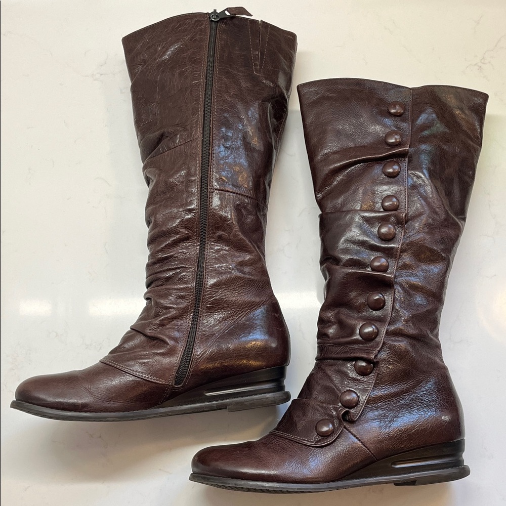 Miz Mooz Bobbie Buttons Boot 9.5 in Mocha Brown, Like New
